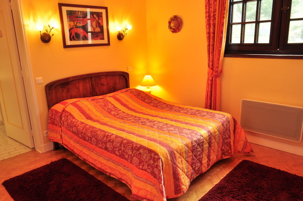 Hotel-Logis La Coraline Gannat Εξωτερικό φωτογραφία